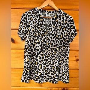 Anne KleinShort Sleeve Stretchy Leopard Print Half Zip-up Blouse